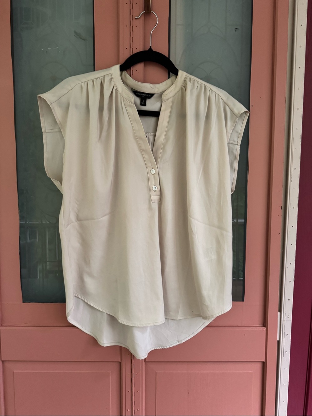 Banana Republic Cream Split-Neck Cap Sleeve Blouse